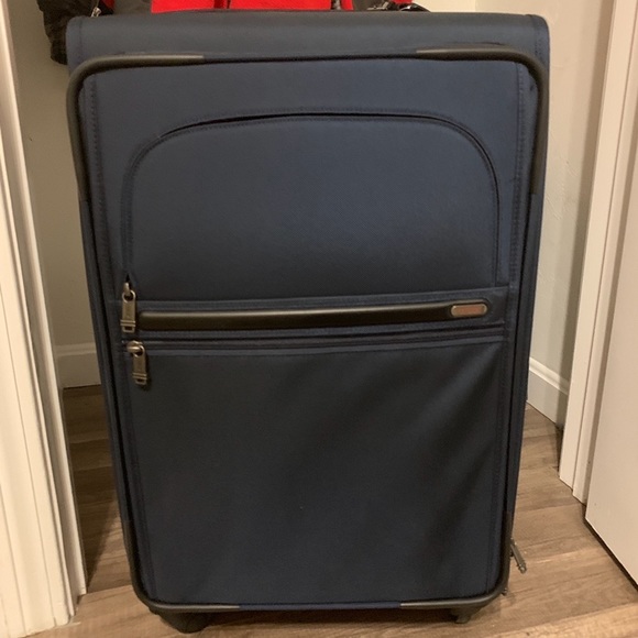 tumi expandable duffel bag